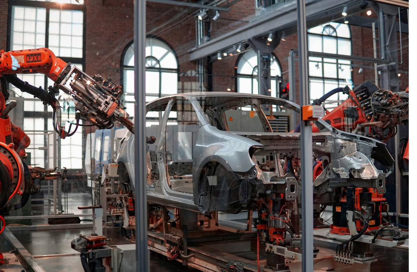 Vehicle body and assembly line